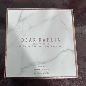 Dear Dahlia Soft Velvet Setting Powder Compact in medium